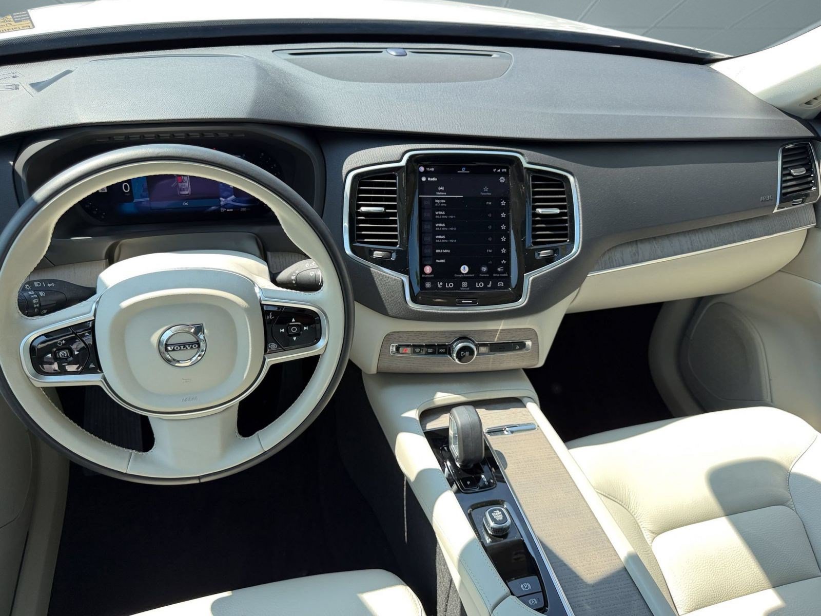 Certified 2025 Volvo XC90 B6 Plus w/ Protection Package Premier AWD/4WD image 15