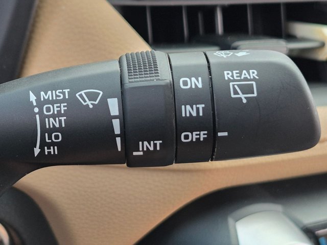 Used 2021 Toyota RAV4 XLE AWD/4WD image 14