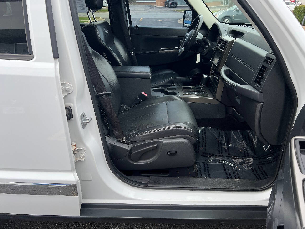 Used 2012 Jeep Liberty Limited Jet w/ Comfort/Convenience Group image 25