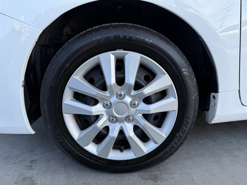 Used 2013 Toyota Corolla LE FWD image 35