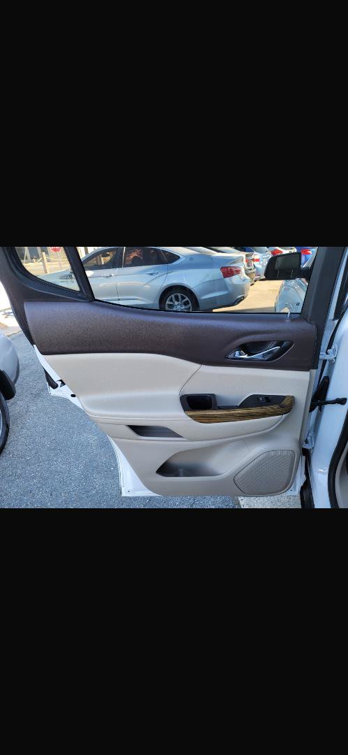 Used 2017 GMC Acadia Denali w/ Technology Package FWD image 17