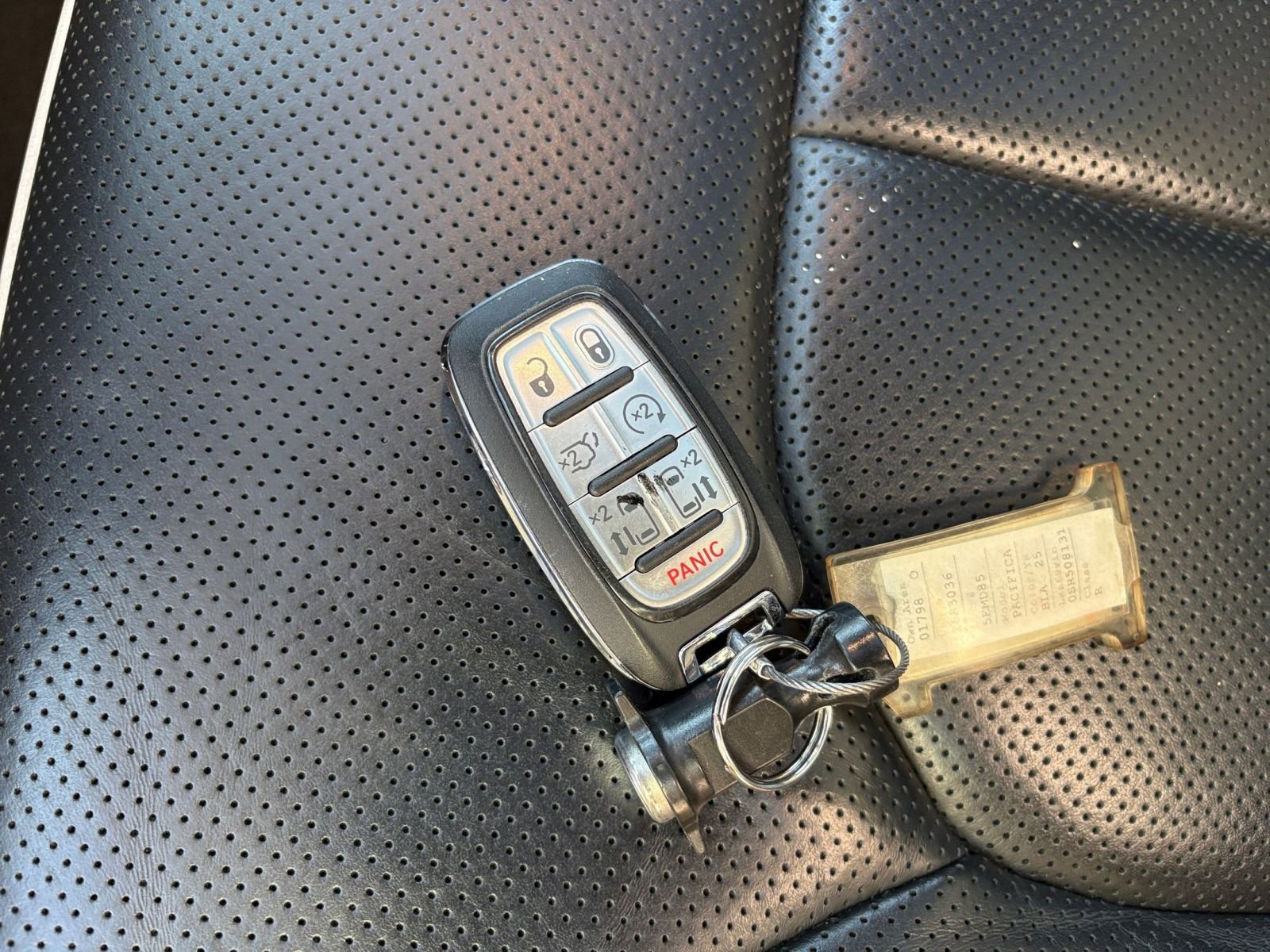 Used 2025 Chrysler Pacifica Limited image 28