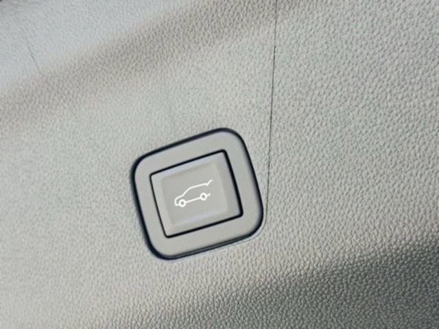New 2025 Chevrolet Suburban Premier image 20