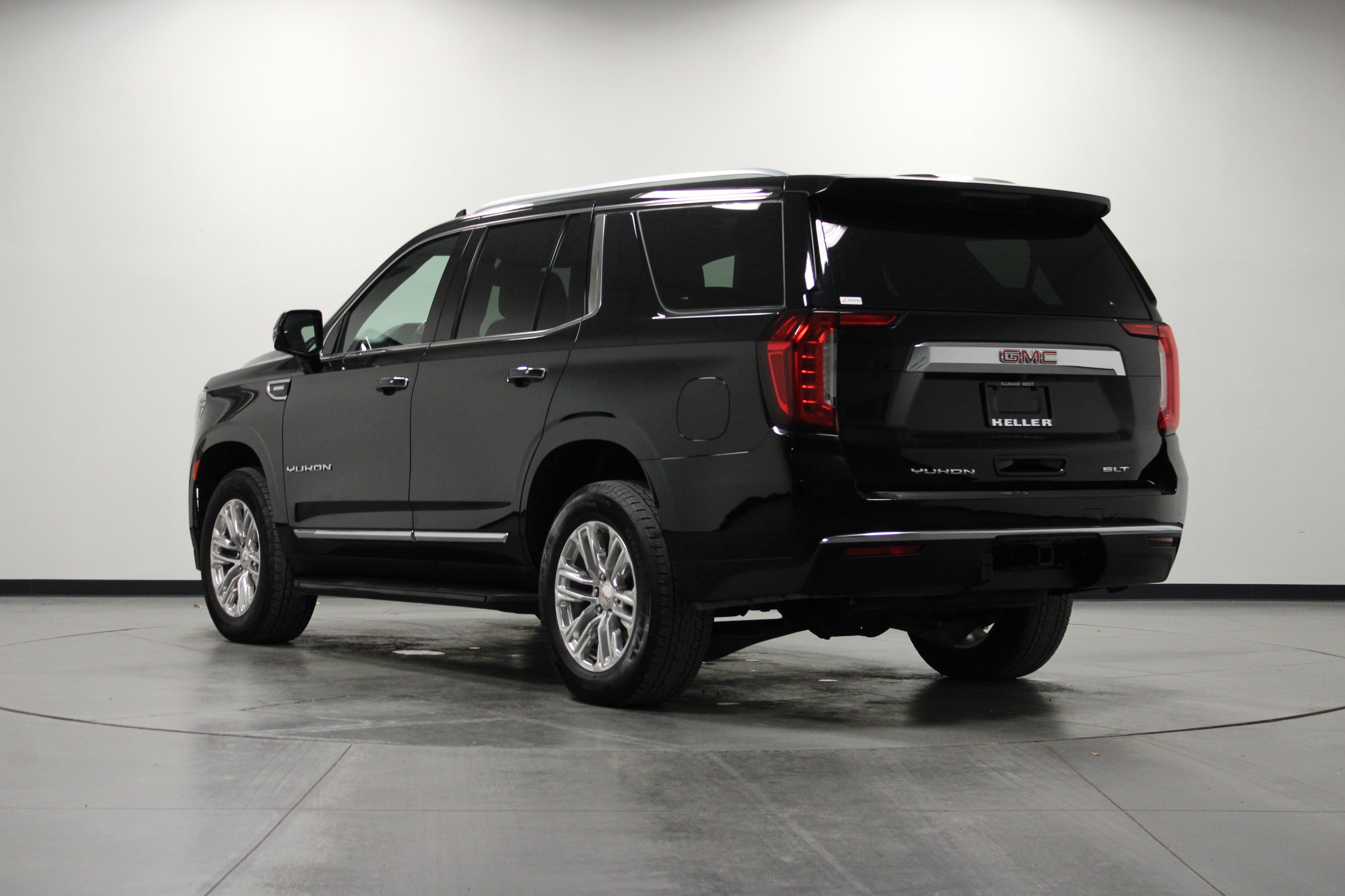 Used 2024 GMC Yukon SLT w/ SLT Luxury Package AWD/4WD image 6