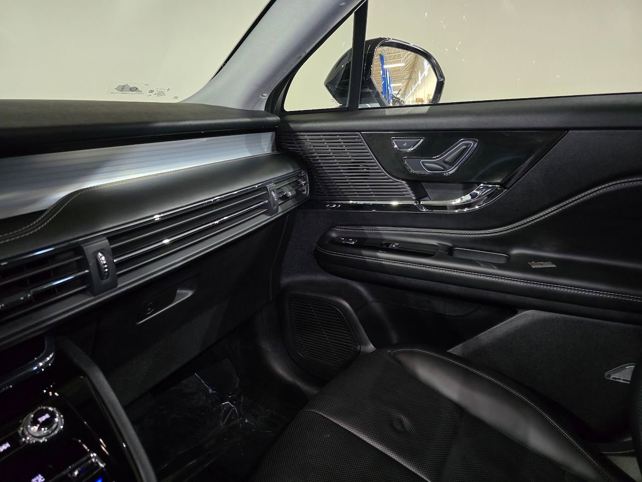 Used 2022 Lincoln Corsair AWD w/ Premium Package image 28