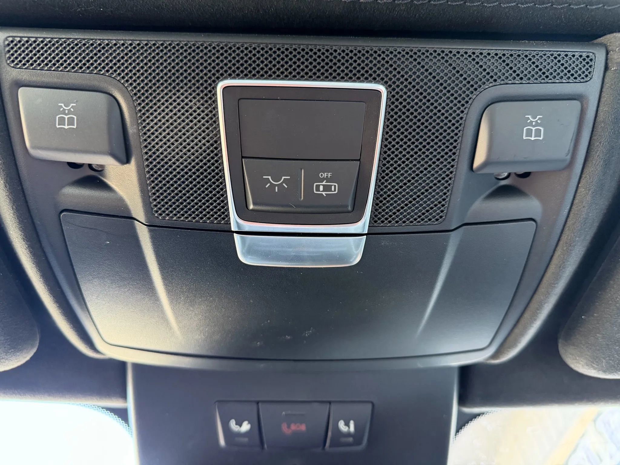 Used 2016 Mercedes-Benz SL 550 w/ Driver Assistance Package image 27