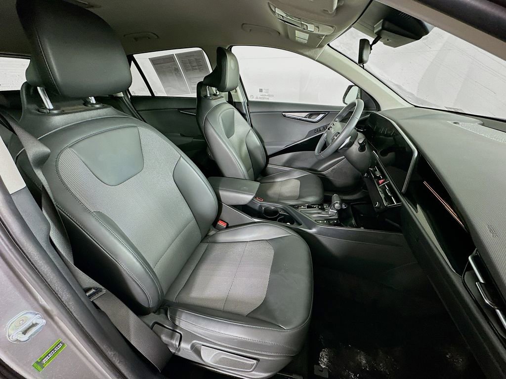 Used 2023 Kia Niro EX image 36