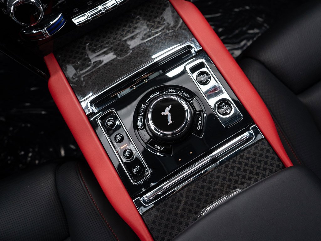 Certified 2024 Rolls-Royce Cullinan Black Badge w/ Dark Exterior Package image 38