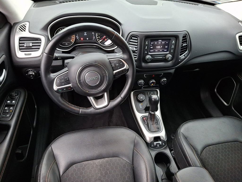 Used 2018 Jeep Compass Latitude AWD/4WD image 2
