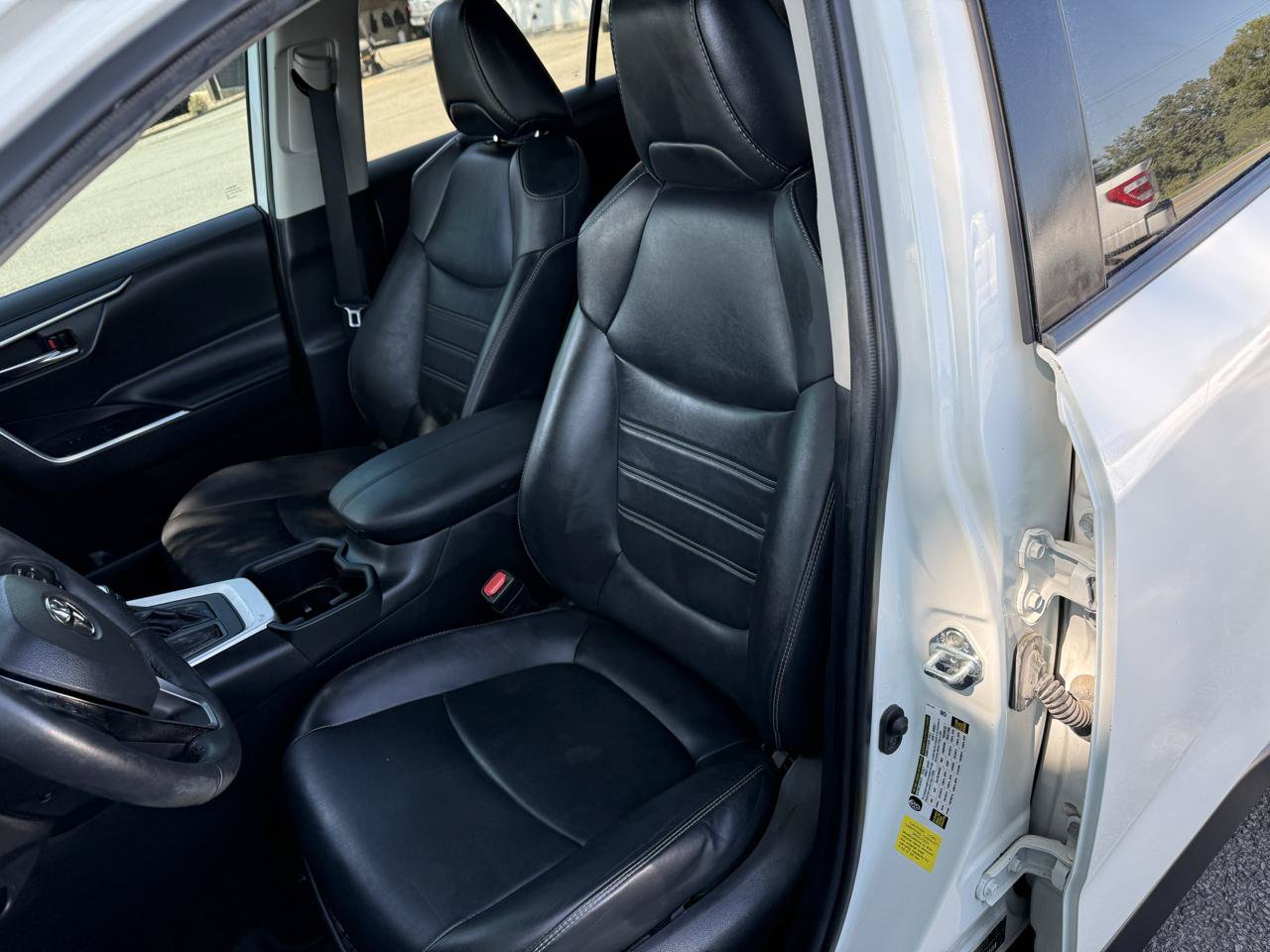 Used 2022 Toyota RAV4 XLE Premium FWD image 12