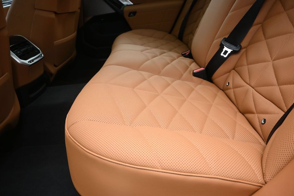 Used 2026 BMW 740i RWD image 16
