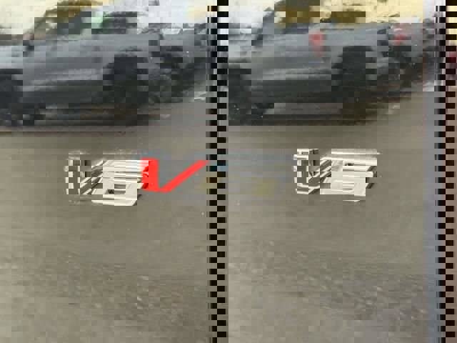 Used 2022 Chevrolet Colorado LT w/ Safety Package image 7