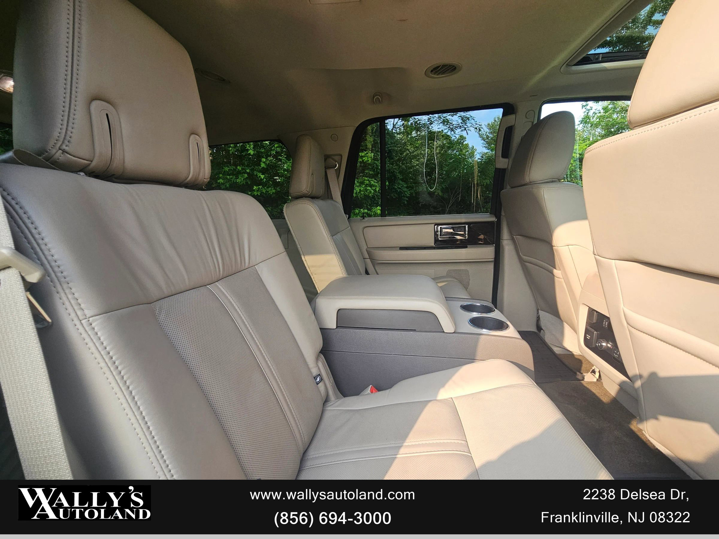 Used 2015 Lincoln Navigator 4WD image 29