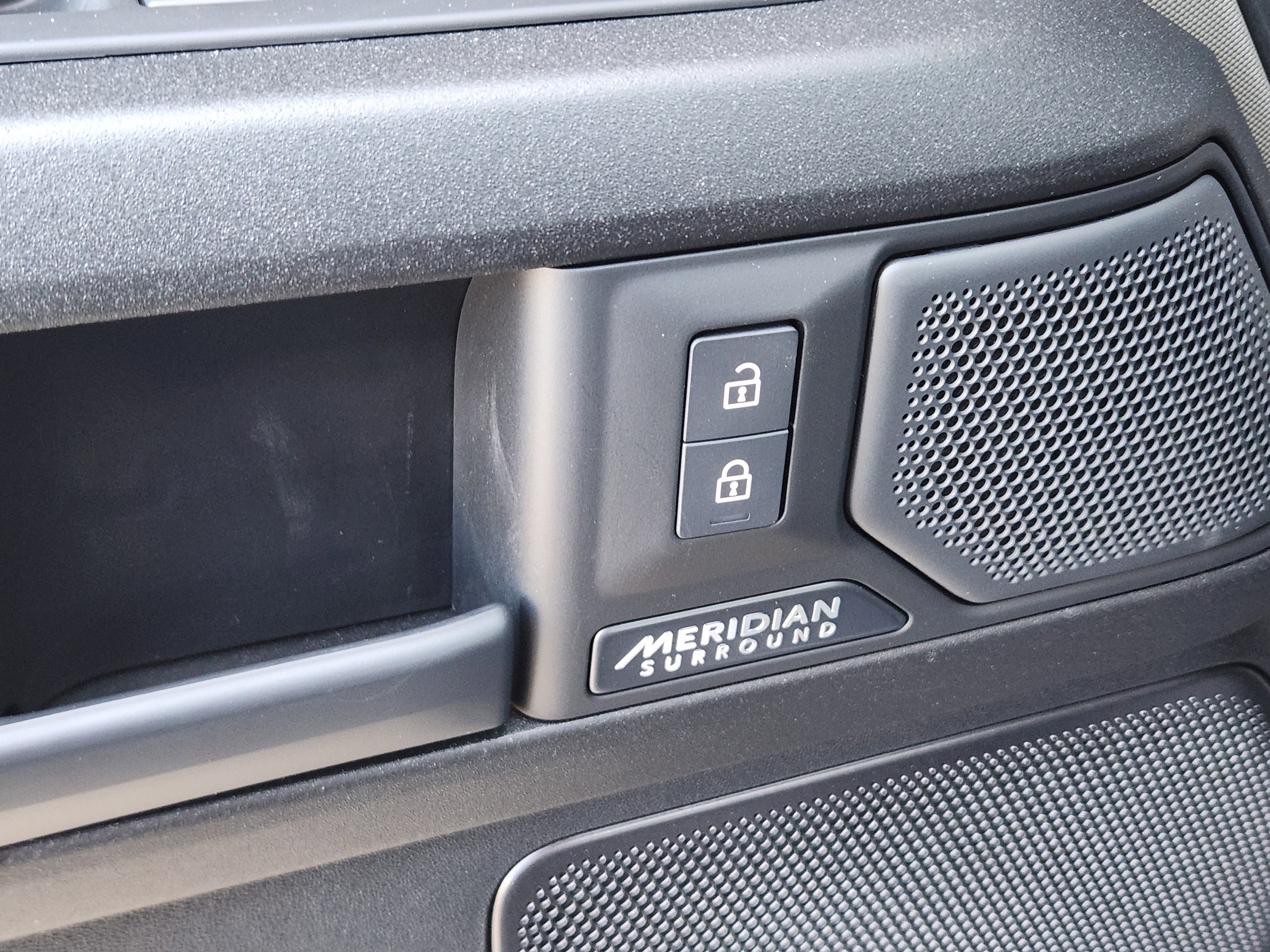 Certified 2025 Land Rover Defender 110 image 24