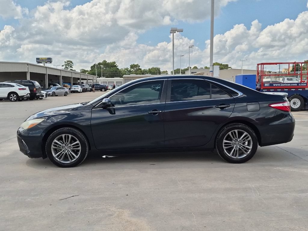 Used 2017 Toyota Camry SE FWD image 3
