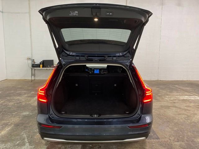 Used 2025 Volvo V60 B5 Cross Country Plus AWD/4WD image 8