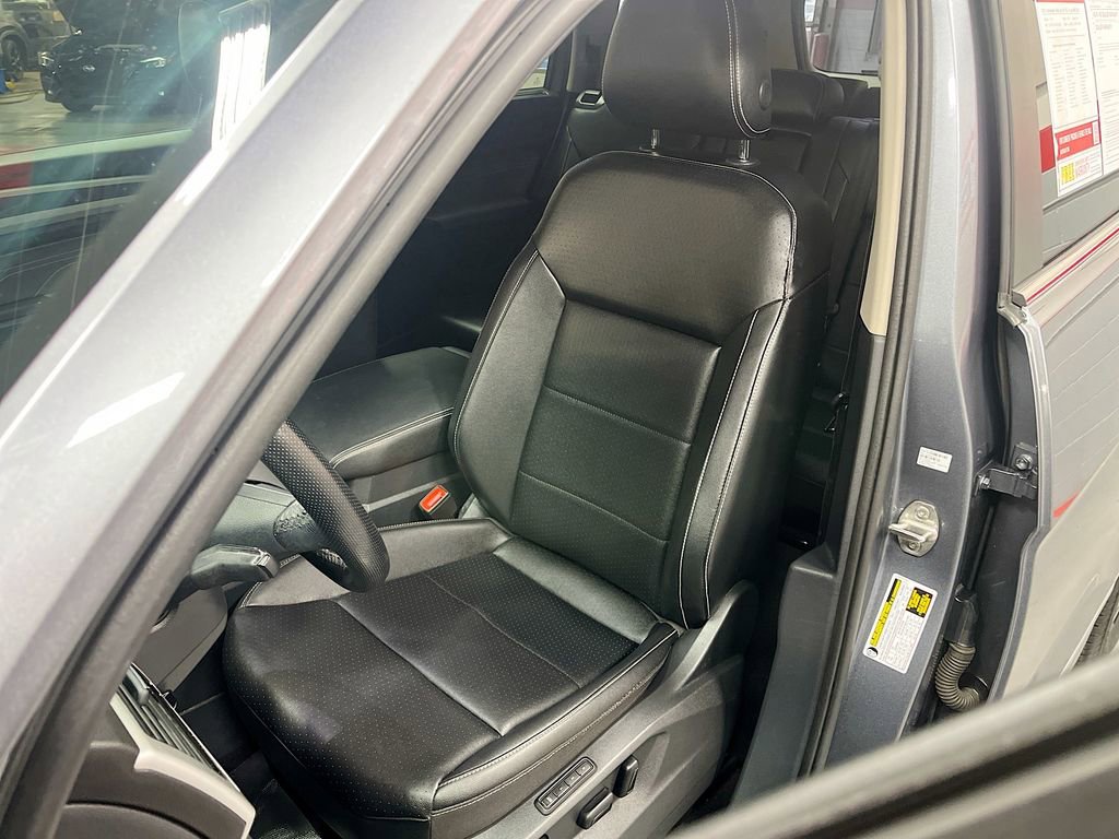 Used 2022 Volkswagen Atlas SEL R-Line image 19