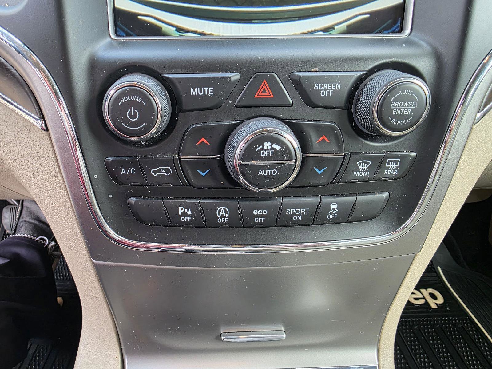 Used 2018 Jeep Grand Cherokee Limited w/ Luxury Group II image 16