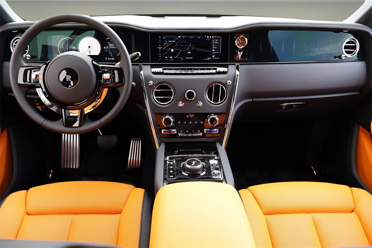New 2025 Rolls-Royce Cullinan image 4