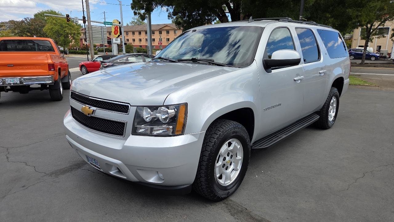 Used 2012 Chevrolet Suburban LT w/ Luxury Package AWD/4WD image 2