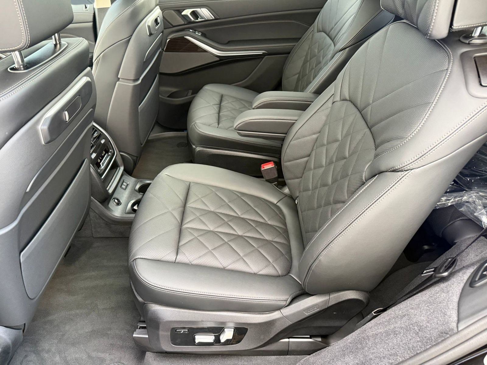 Used 2026 BMW X7 xDrive40i w/ Premium Package image 13