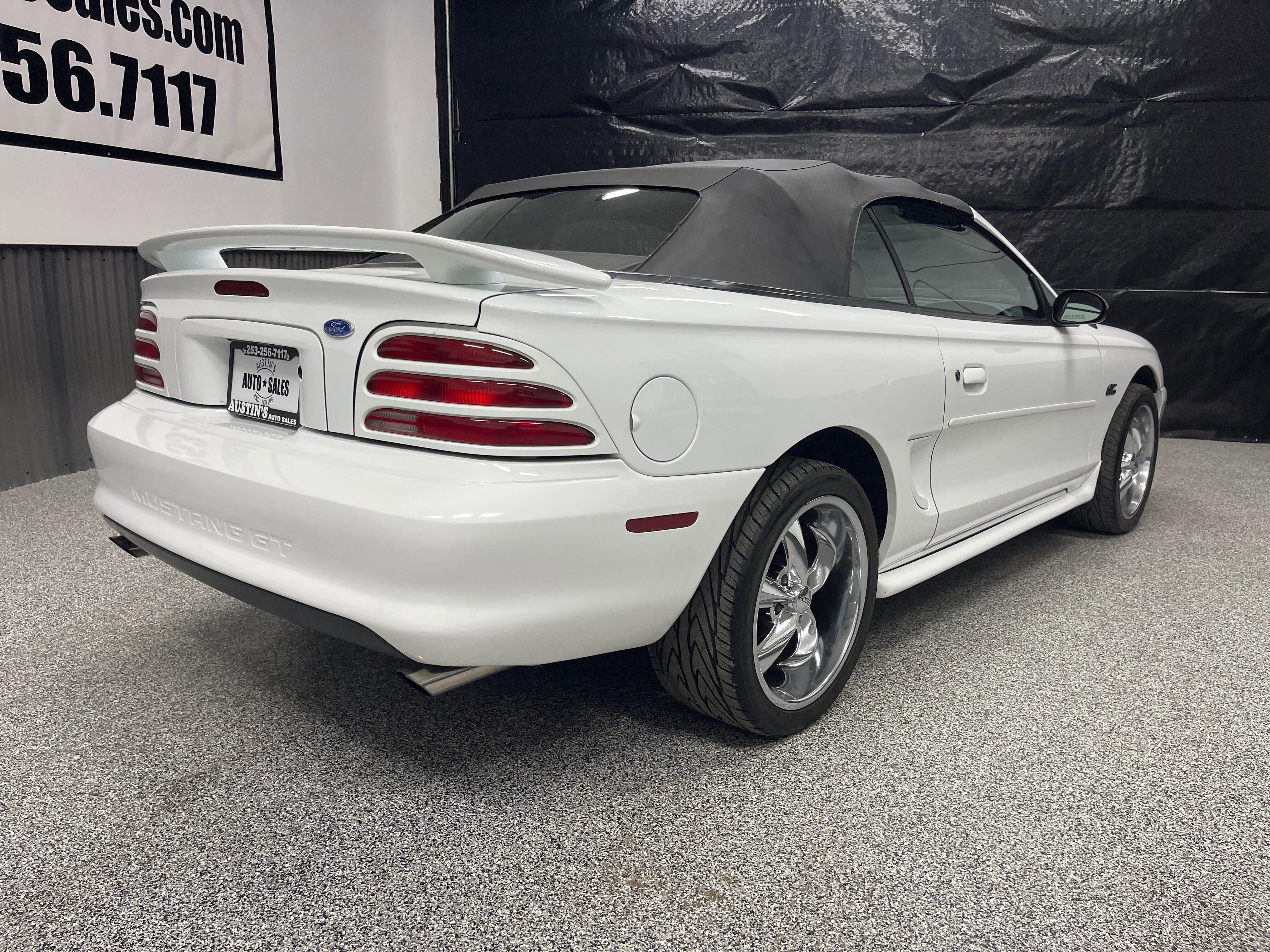 Used 1995 Ford Mustang GT RWD image 3