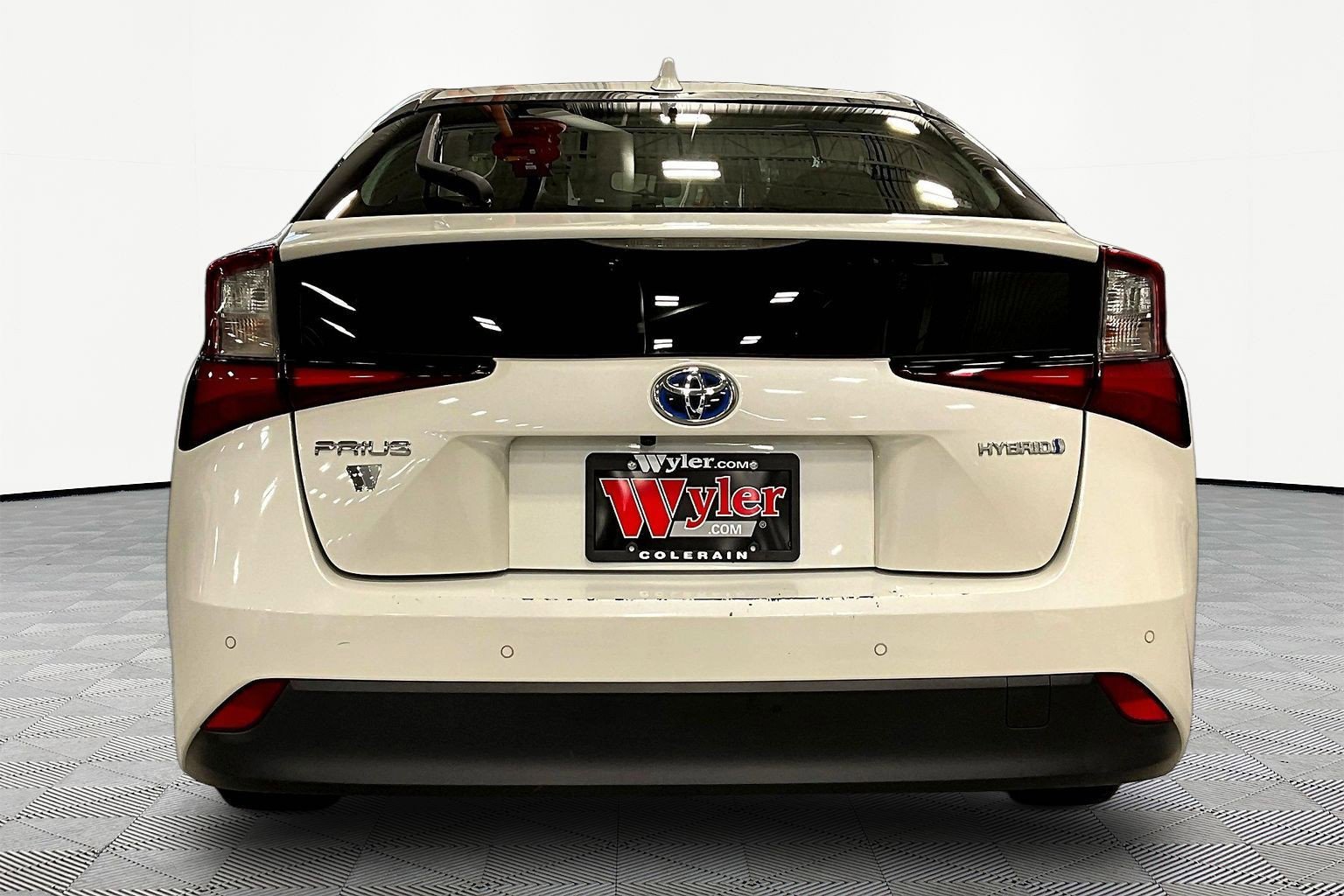 Used 2020 Toyota Prius LE image 5