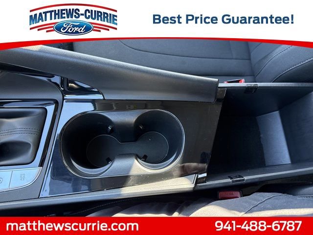 Used 2025 Hyundai Elantra SEL image 19