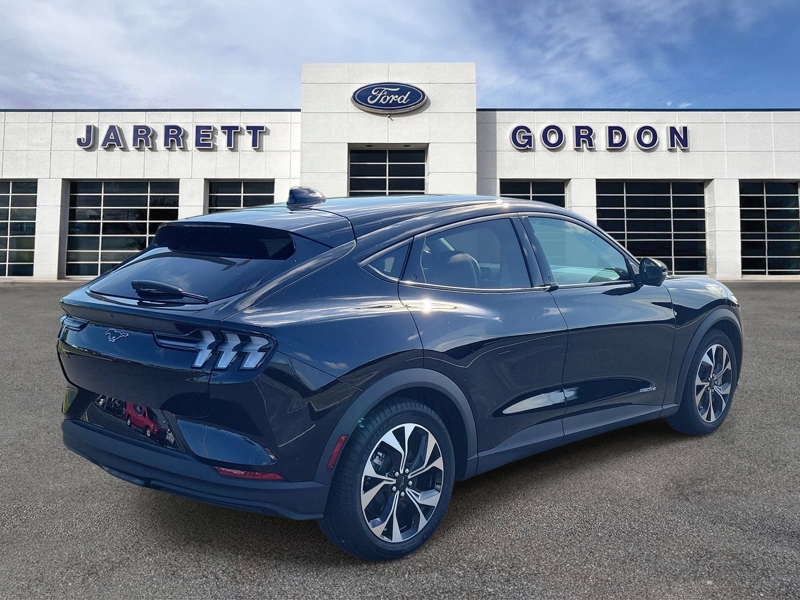 Certified 2025 Ford Mustang Mach-E Select RWD image 4