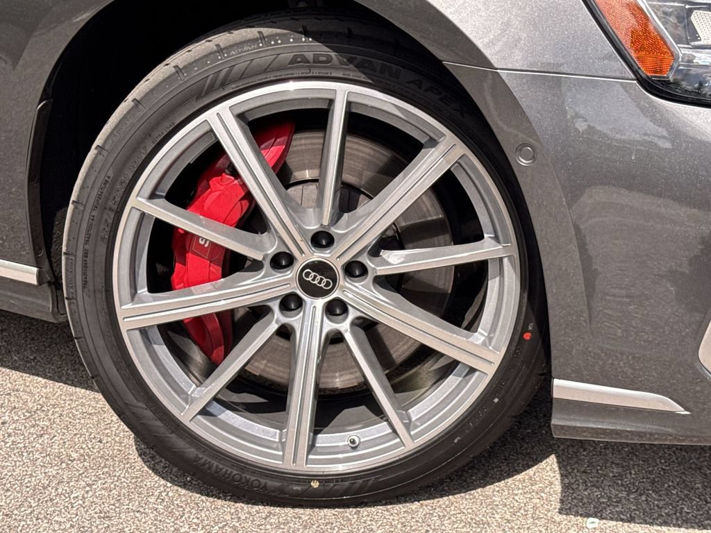 Used 2022 Audi S8 AWD/4WD image 19