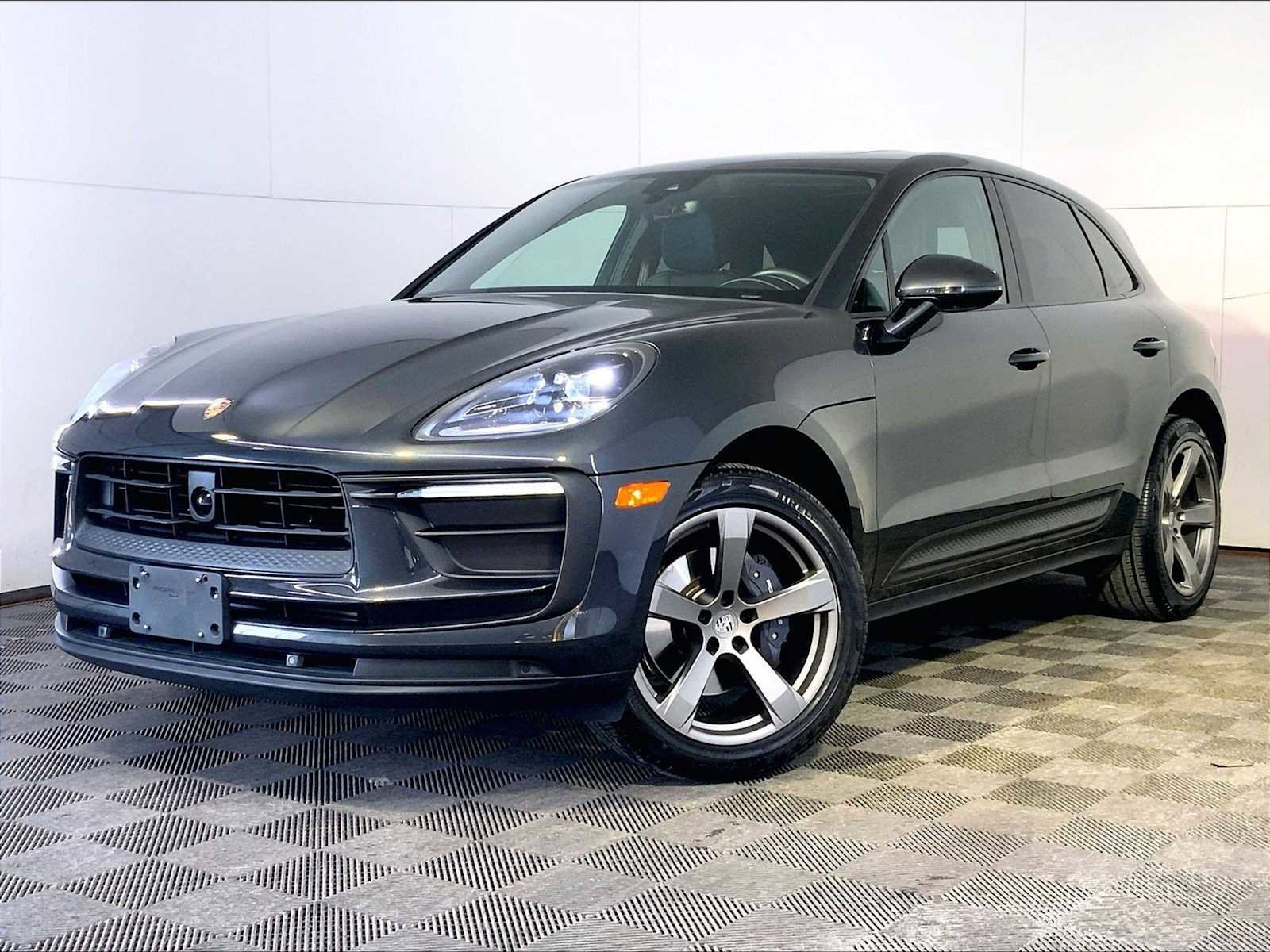 Certified 2024 Porsche Macan image 1