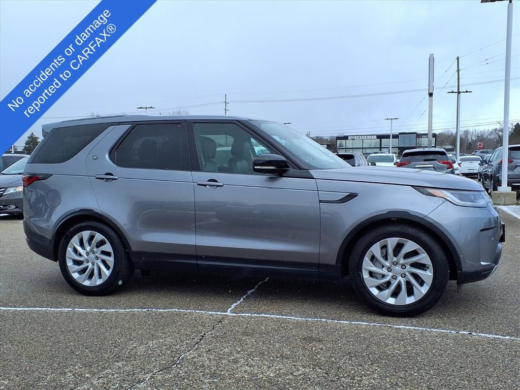 Used 2024 Land Rover Discovery S image 4