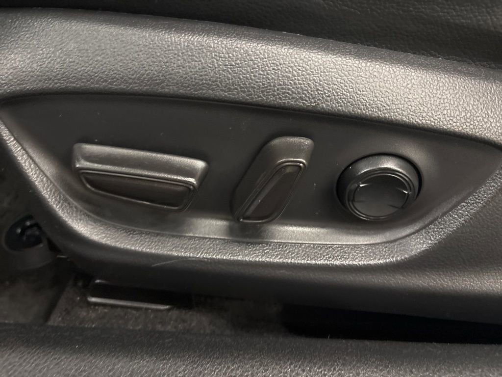 Used 2019 Toyota Camry SE FWD image 16