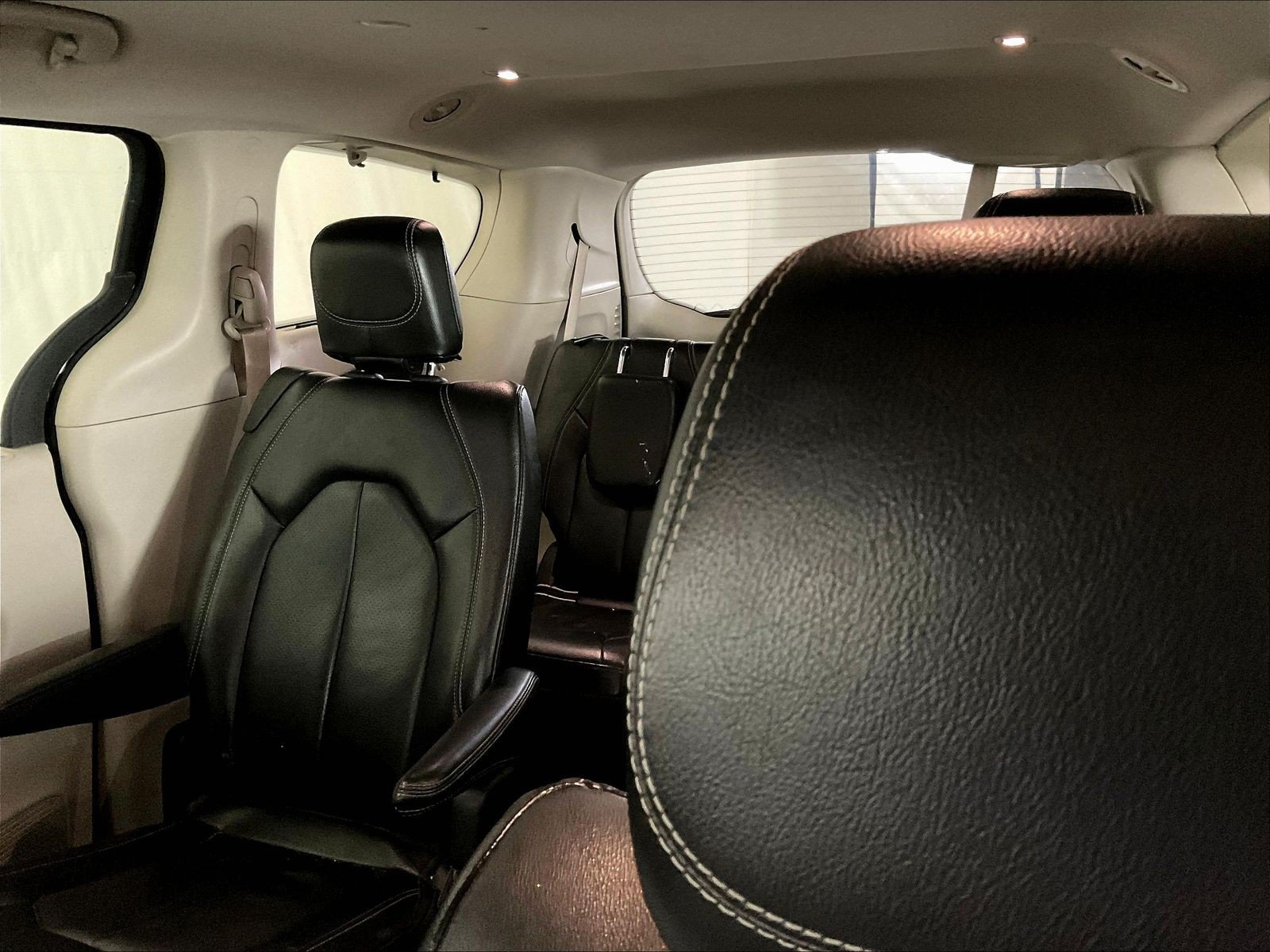 Used 2022 Chrysler Pacifica Touring-L FWD image 5