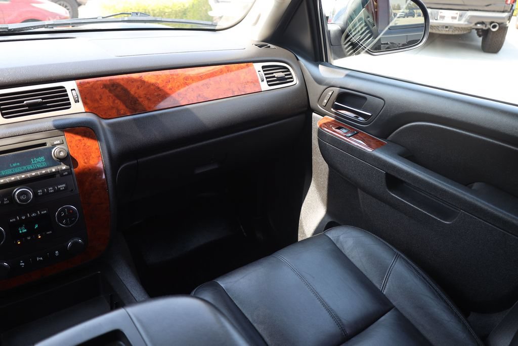 Used 2014 Chevrolet Suburban LT AWD/4WD image 23