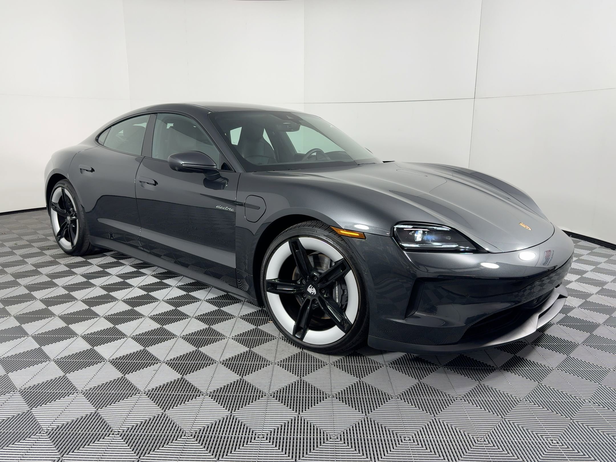 Used 2025 Porsche Taycan RWD image 6