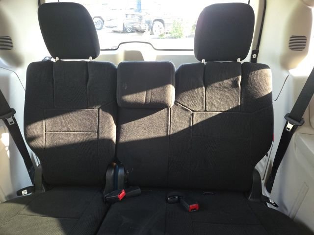 Used 2013 Dodge Grand Caravan SE FWD image 12