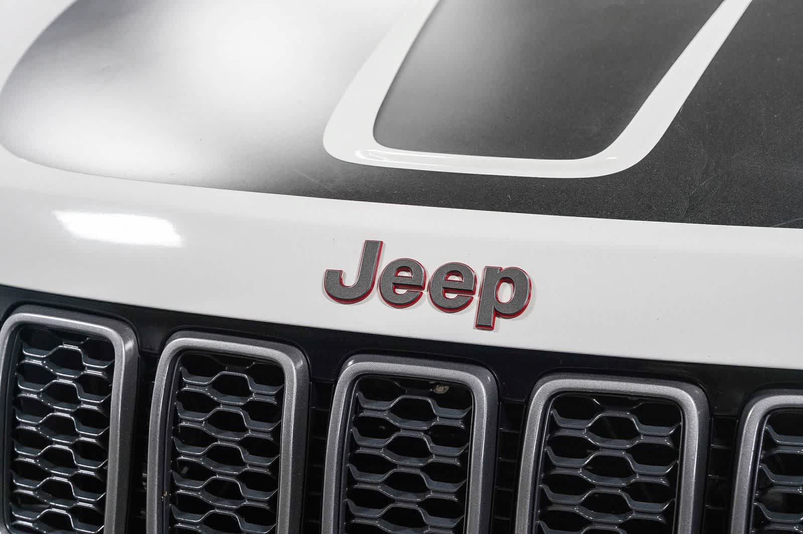 Used 2018 Jeep Grand Cherokee Trailhawk w/ Trailhawk Luxury Group AWD/4WD image 8