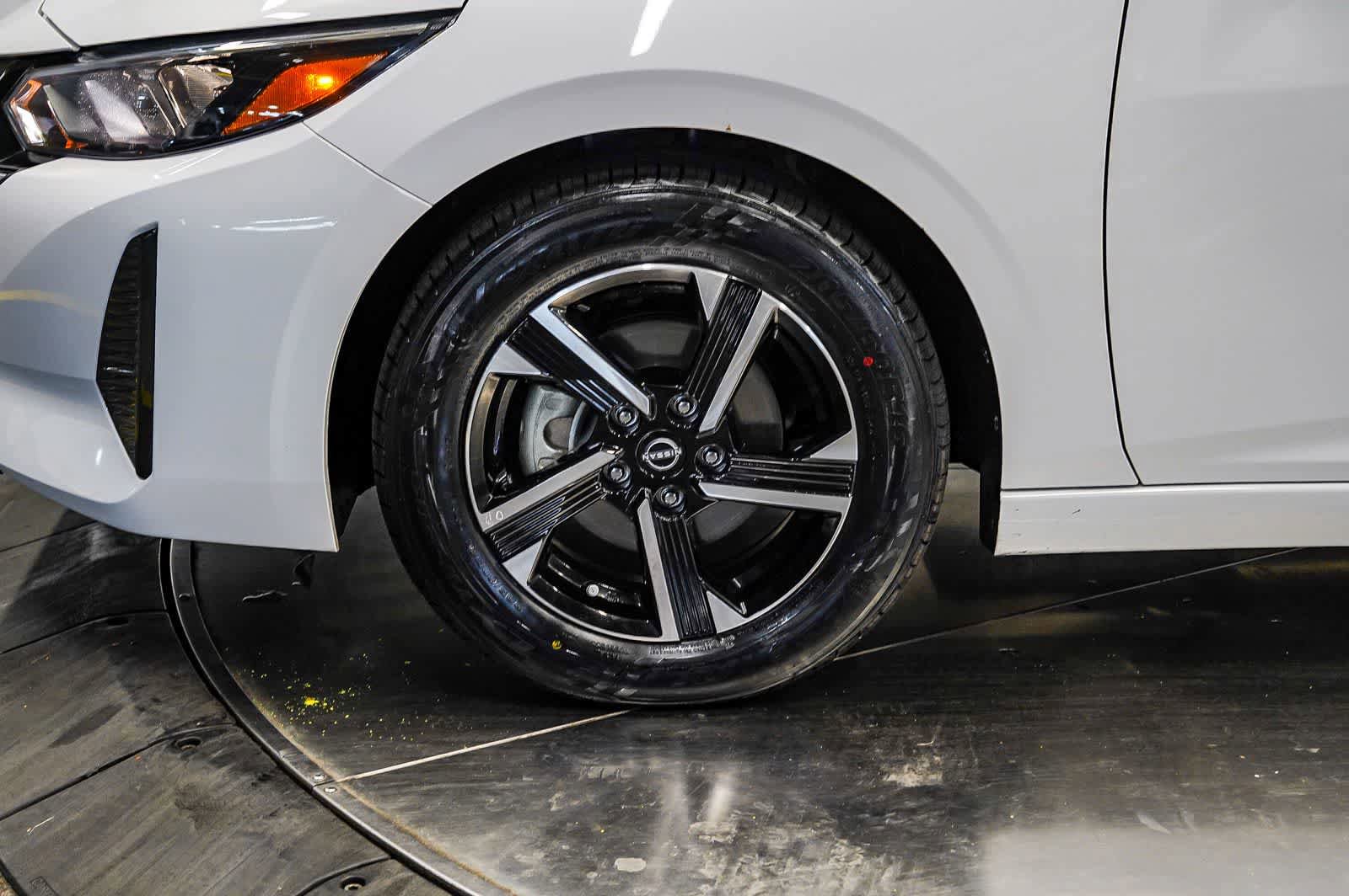 Used 2025 Nissan Sentra SV FWD image 9