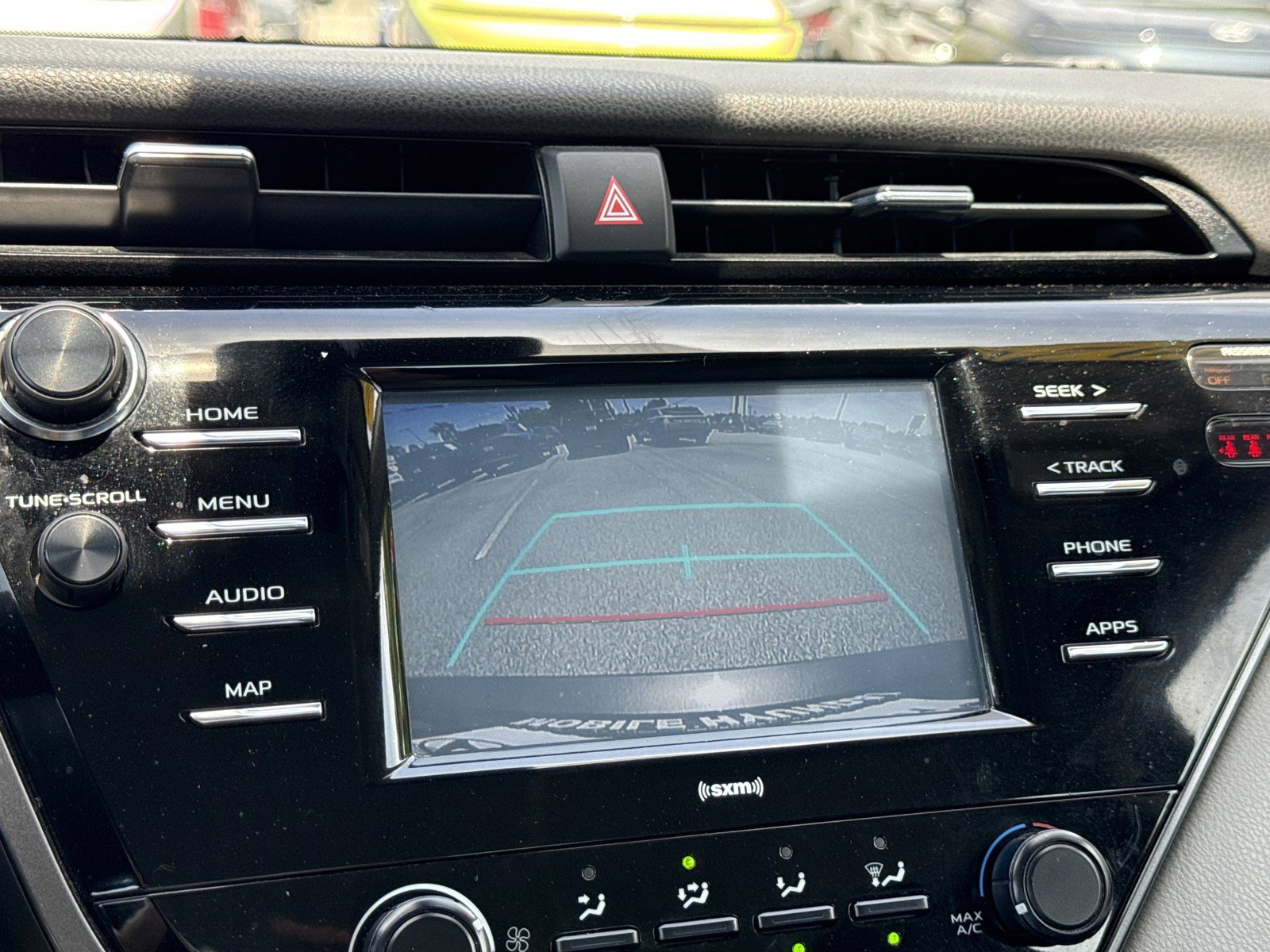 Used 2020 Toyota Camry LE FWD image 21