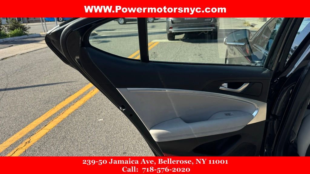 Used 2023 Genesis G70 2.0T image 23