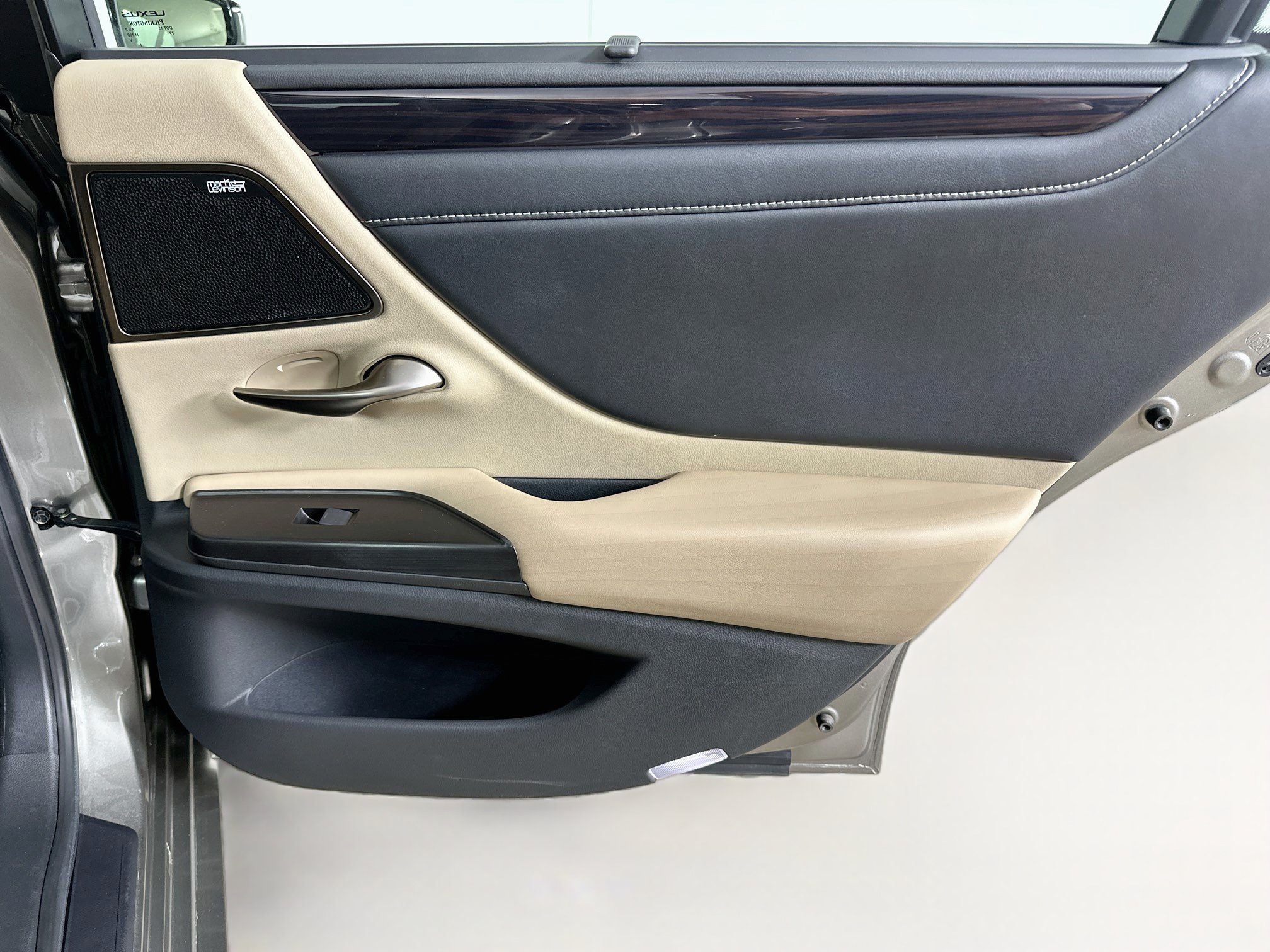 Used 2019 Lexus ES 300h Ultra Luxury FWD image 31