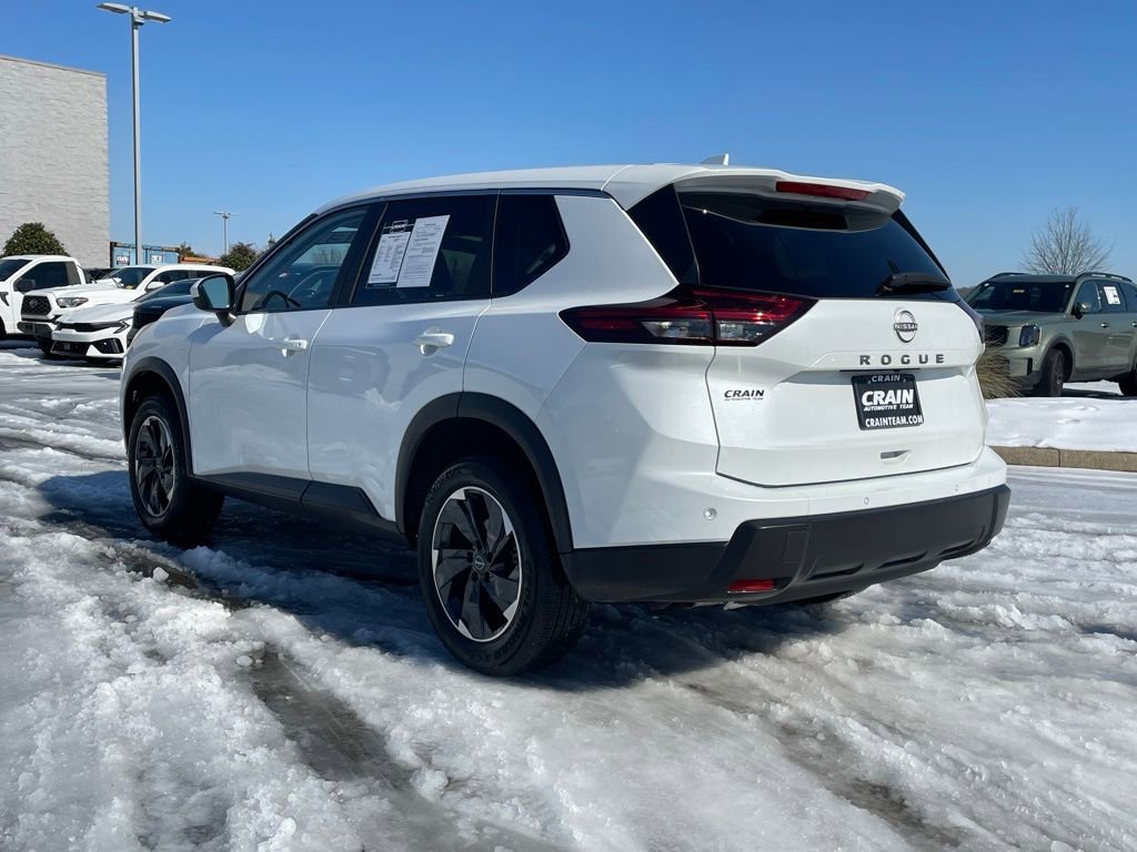Used 2025 Nissan Rogue SV image 5