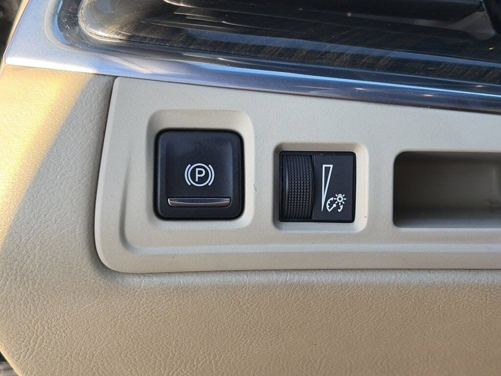 Used 2017 Cadillac XT5 FWD image 20