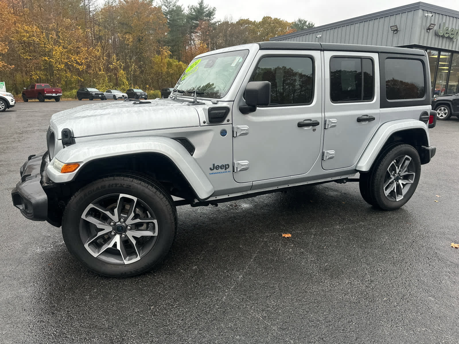Used 2024 Jeep Wrangler Unlimited w/ Convenience Group AWD/4WD image 11