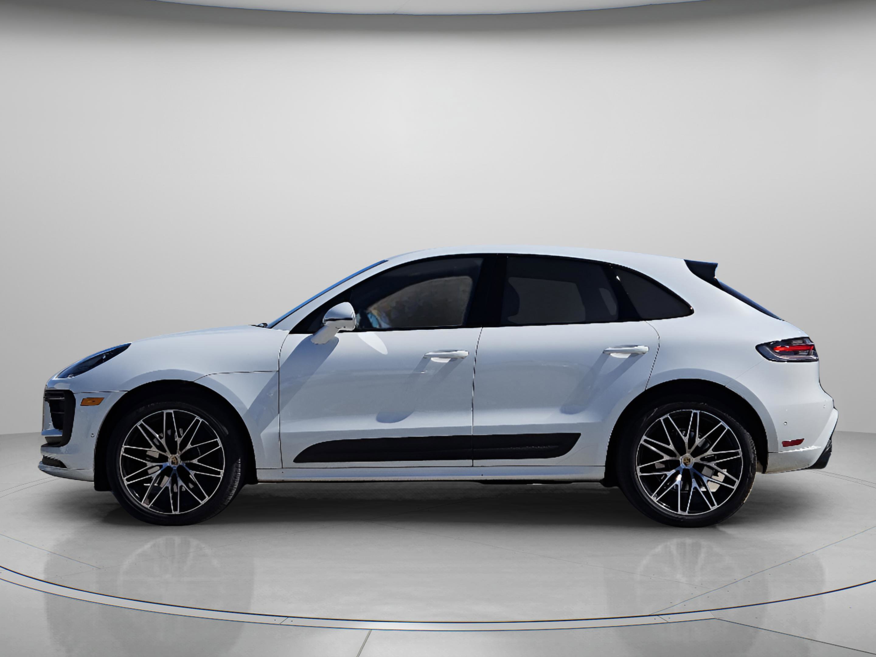 Certified 2023 Porsche Macan Turbo image 2