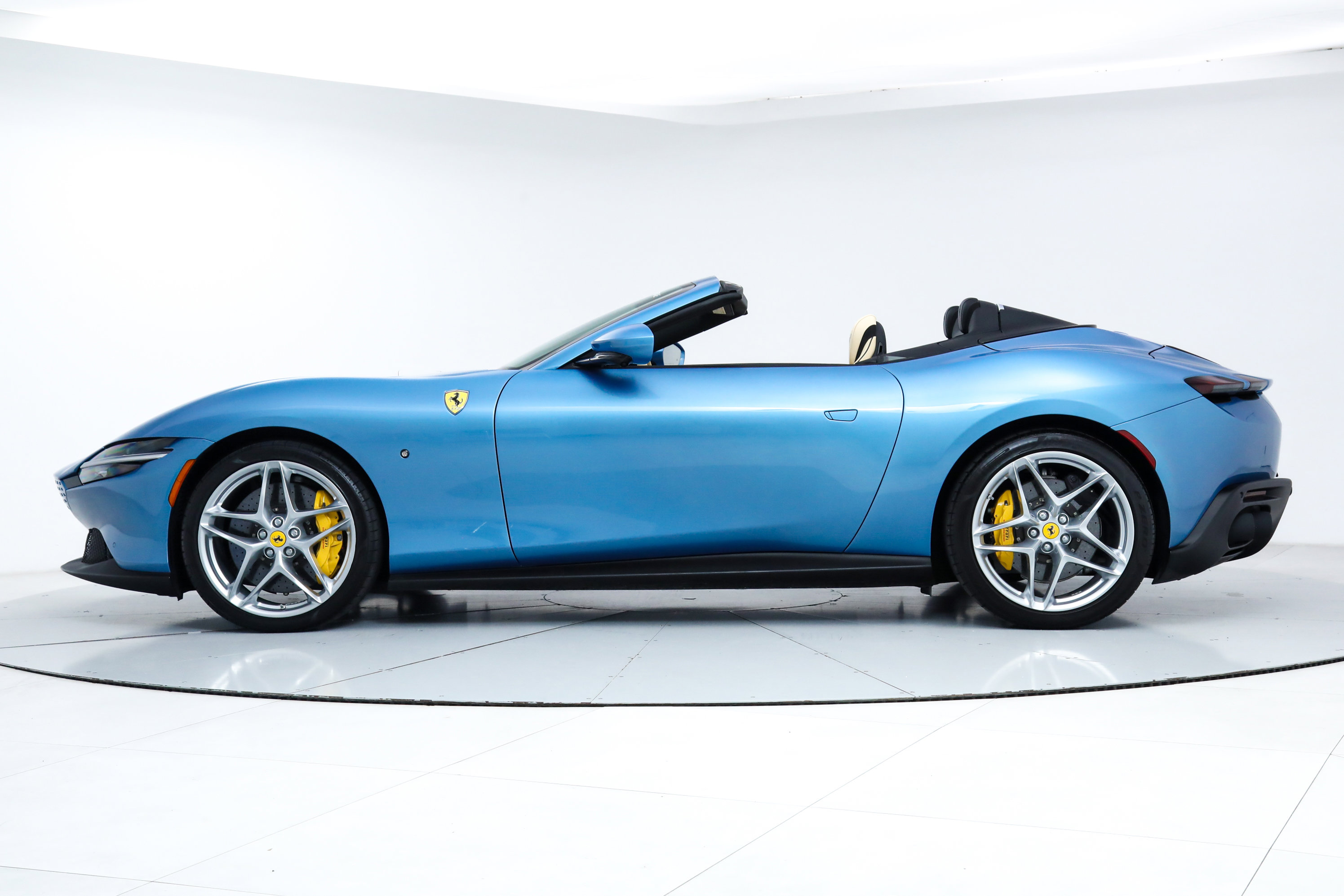 Certified 2025 Ferrari Roma Spider image 4