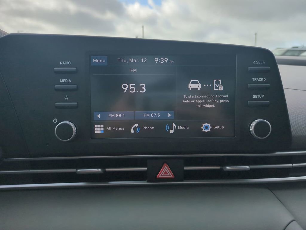 New 2026 Hyundai Elantra SE FWD image 19
