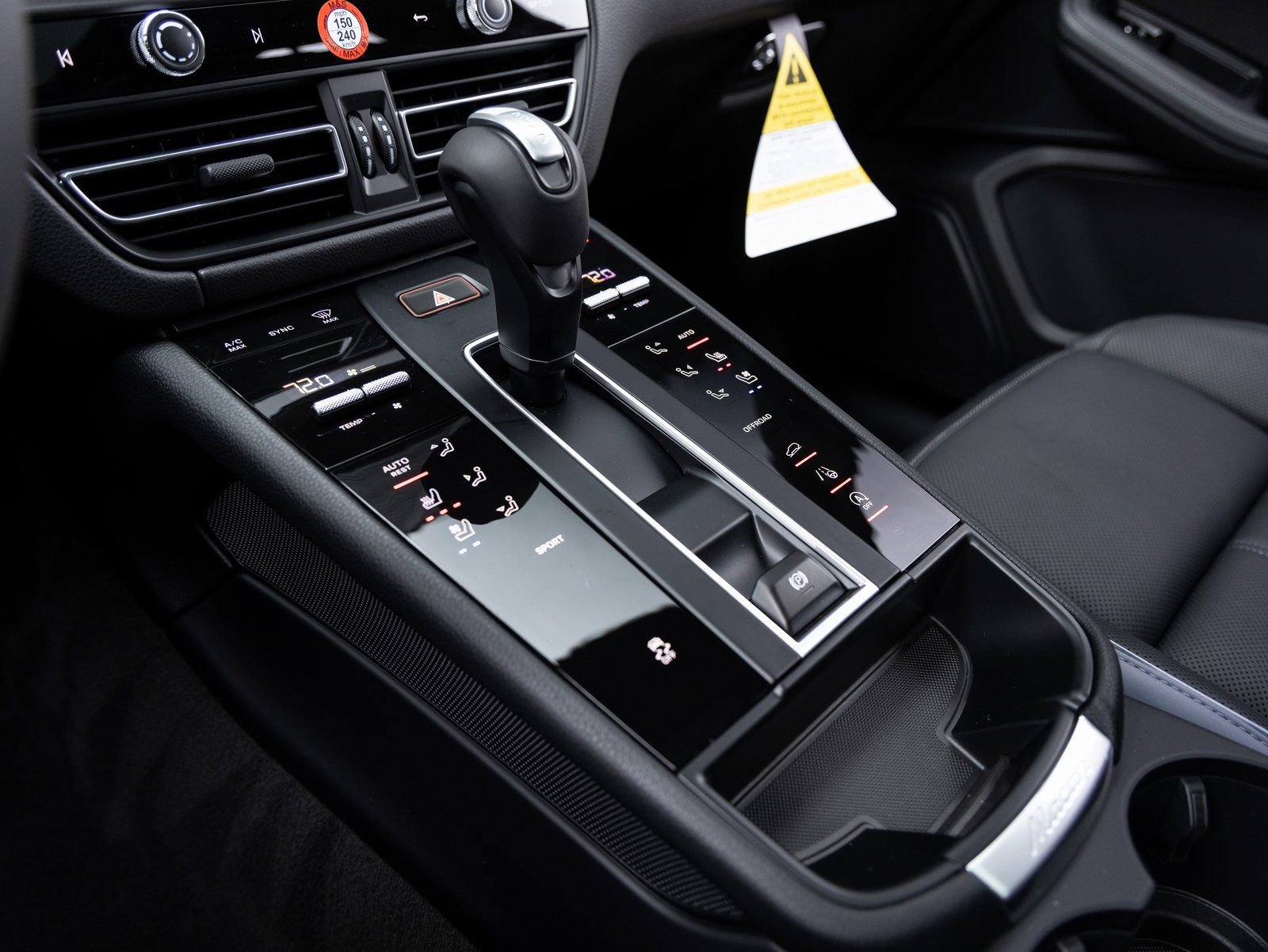 Certified 2026 Porsche Macan image 17