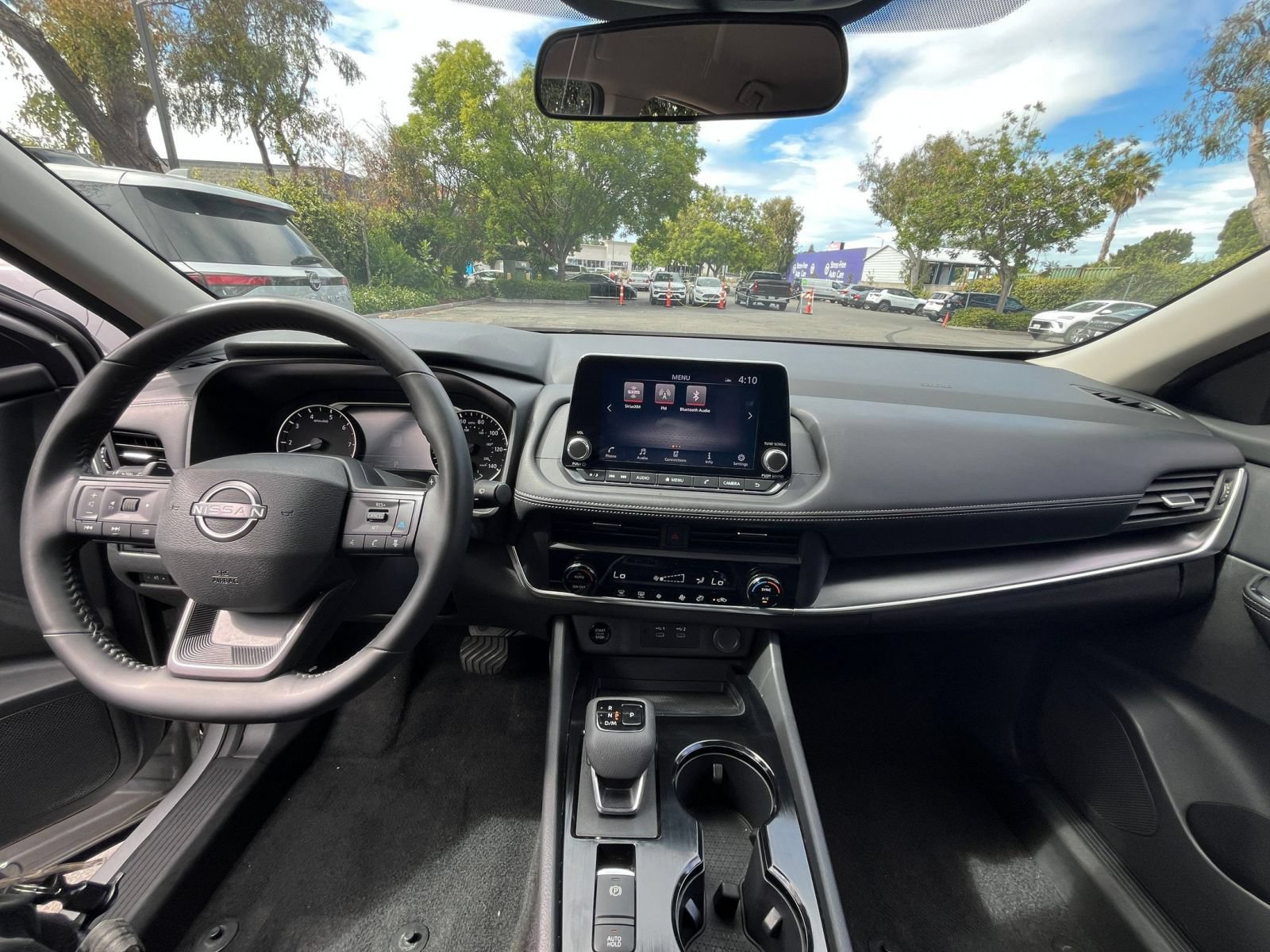 Used 2025 Nissan Rogue SV FWD image 34